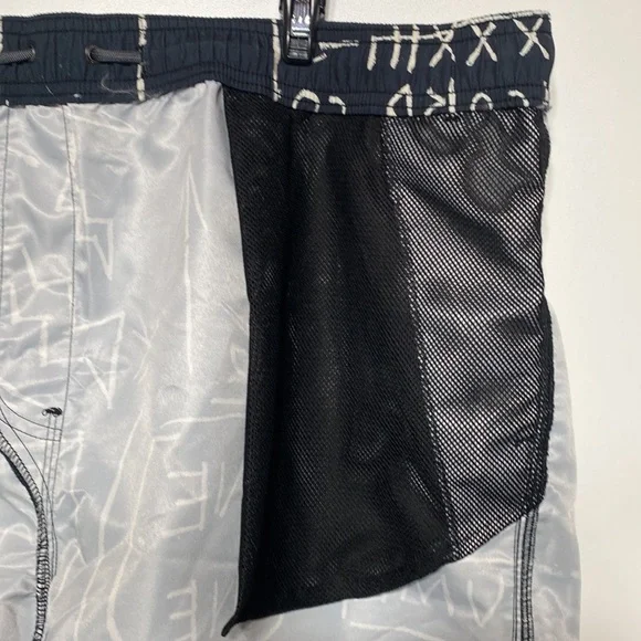 Jean- Michel Basquiat Kahuna Shorts Cotton On - Picture 9 of 11